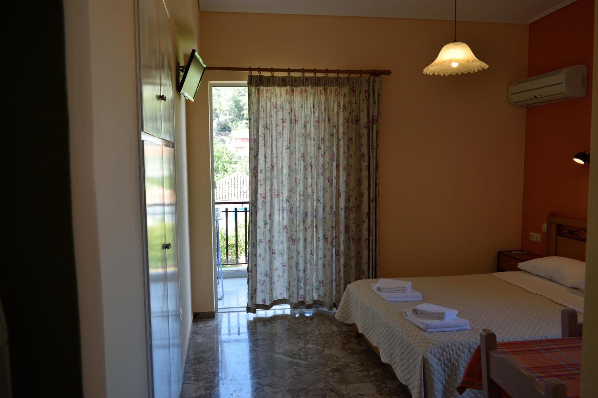 Stamoulis Apartments Αγία Ευφημία Δωμάτιο φωτογραφία