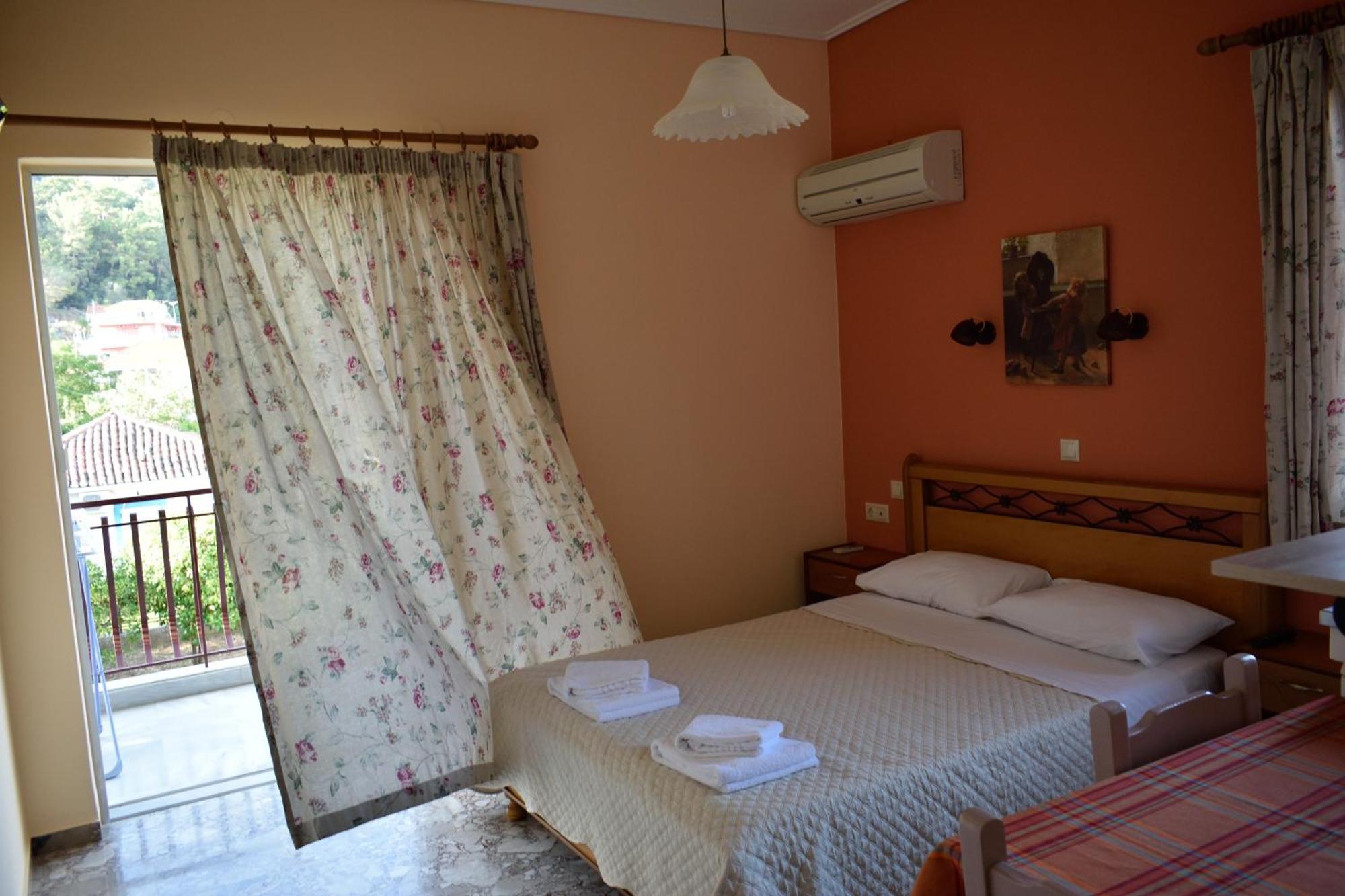 Stamoulis Apartments Αγία Ευφημία Δωμάτιο φωτογραφία