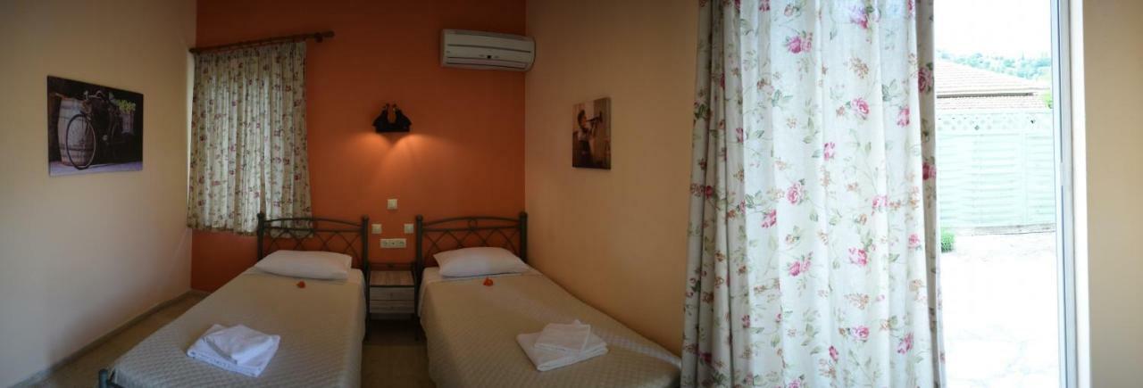 Stamoulis Apartments Αγία Ευφημία Δωμάτιο φωτογραφία